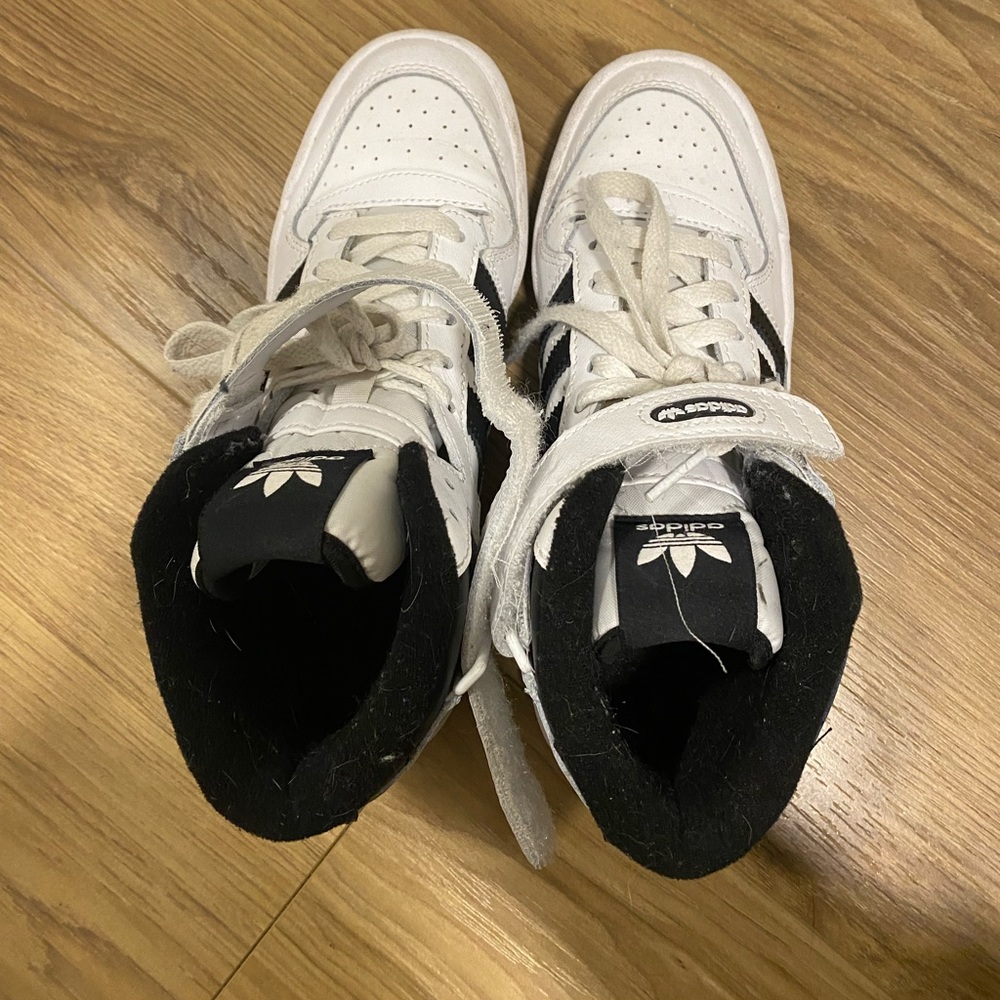 brand new forum mid adidas shoes

women’s size 6.5